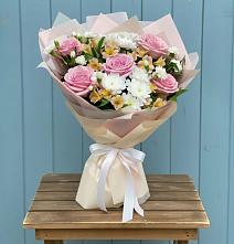 Букет цветов из:  Гвоздики, Орхидеи и Розы #REPLACE_PRED# Килемары