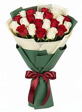 Букет Микс из красных и белых роз в Килемары