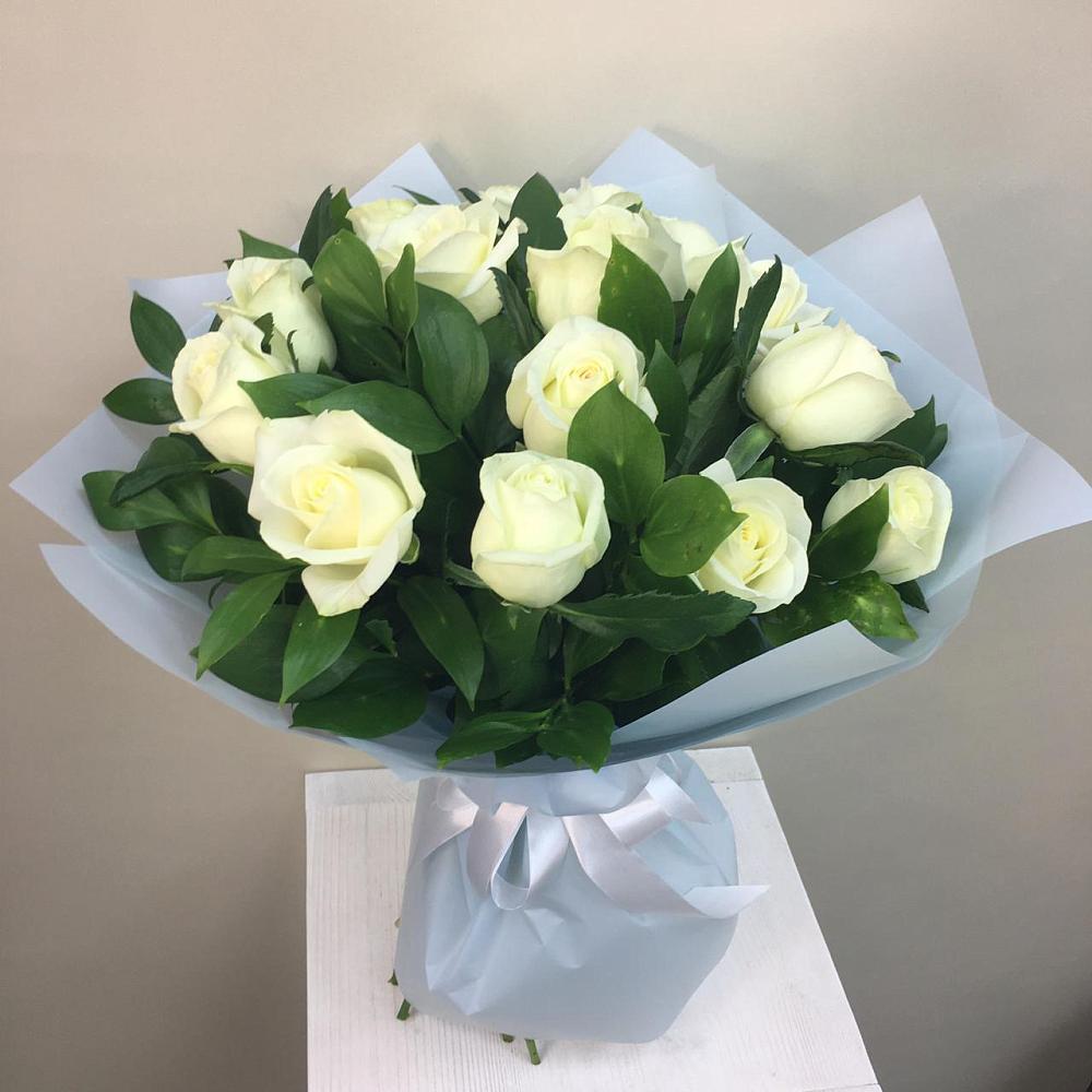 Букет 15 Белых роз Проуд в Килемары