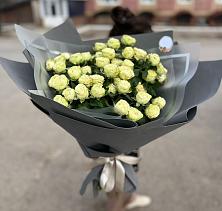 Букет Белые кустовые розы Солинеро в Килемары