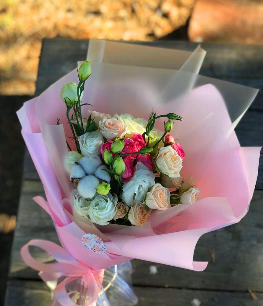 Букет цветов из: Розы и Лизиантусы в Килемары