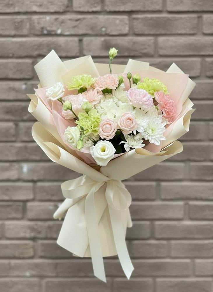 Букет цветов из: Гвоздики, Розы, Лизиантусы и Хризантемы в Килемары