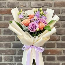 Букет цветов из:  Лизиантусы и Розы в Килемары