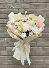 Букет цветов из:  Гвоздики, Розы, Лизиантусы и Хризантемы в Килемары