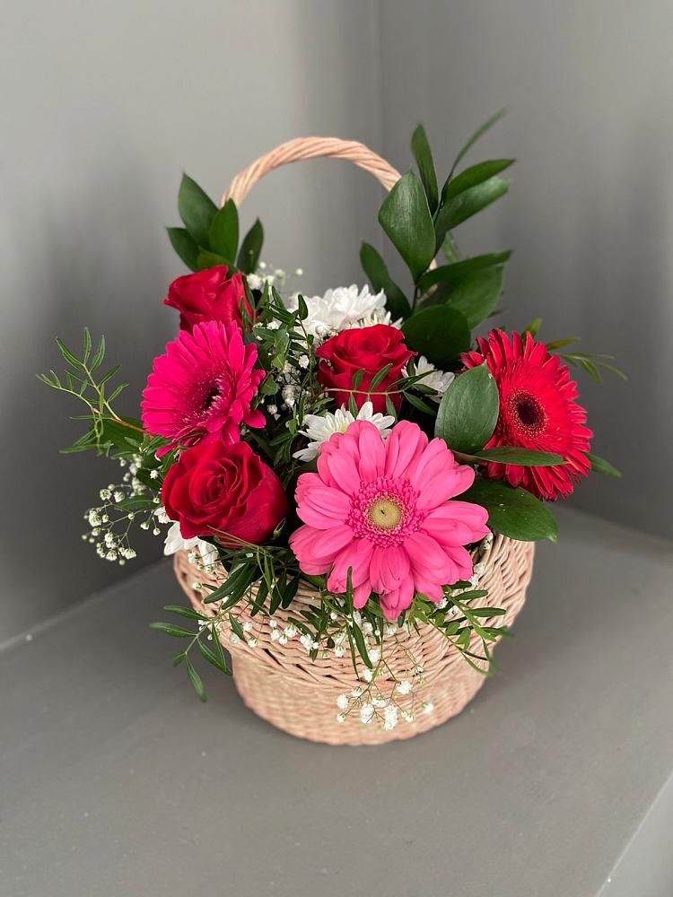 Цветочная композиция из Розы, Хризантемы и Герберы в корзине в Килемары
