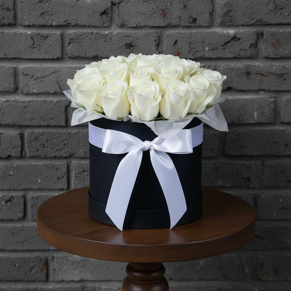 Цветочная композиция из Розы в шляпной коробке в Килемары