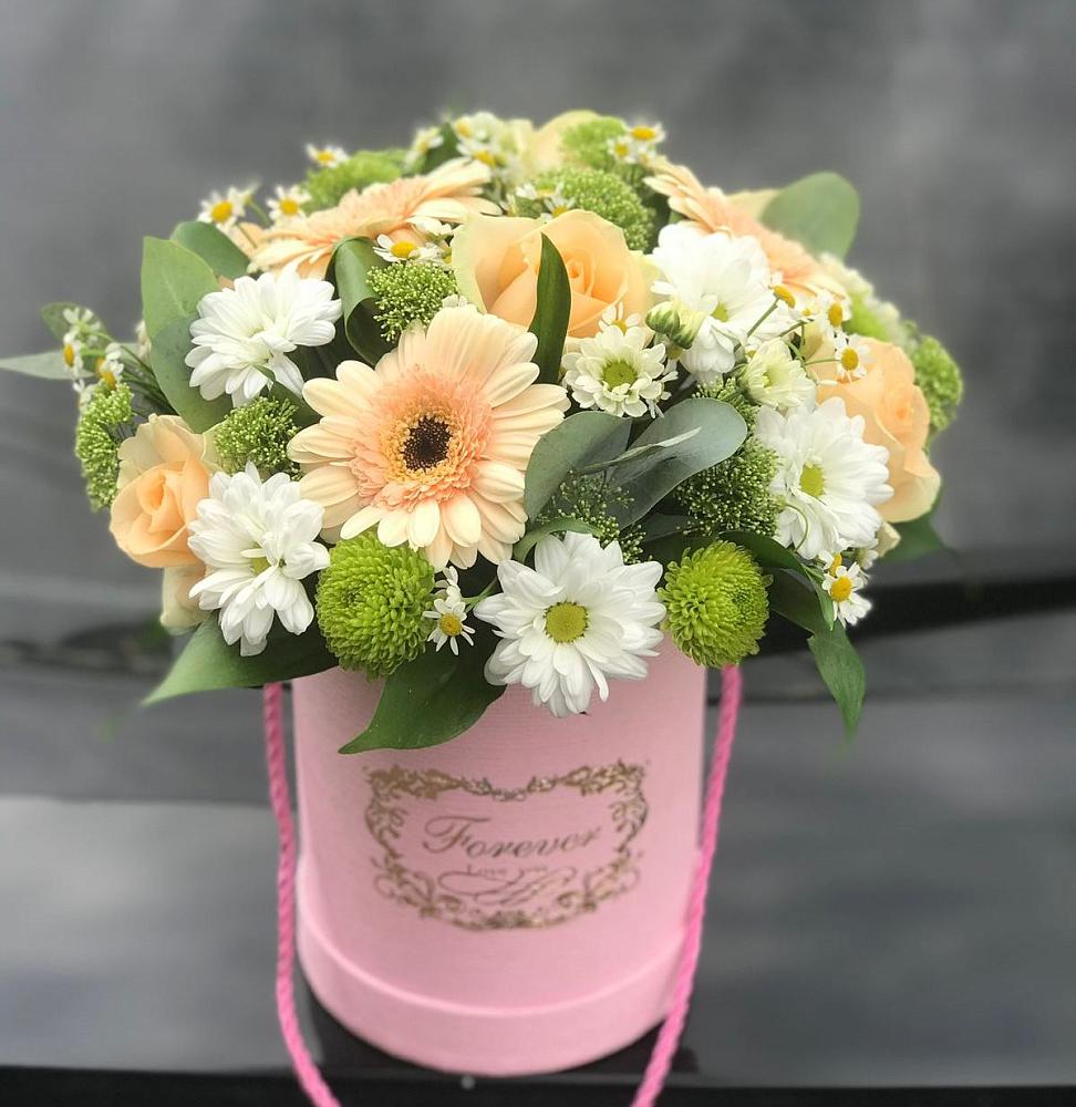 Цветочная композиция из Розы, Герберы и Хризантемы в шляпной коробке в Килемары