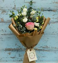 Букет цветов из:  Розы и Лизиантусы в Килемары
