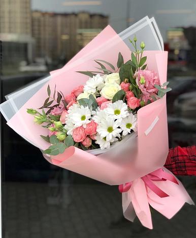 Букет цветов из: Розы, Лизиантусы и Хризантемы в Килемары